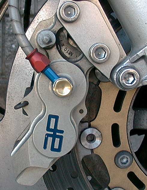 フロントブレーキキャリパー